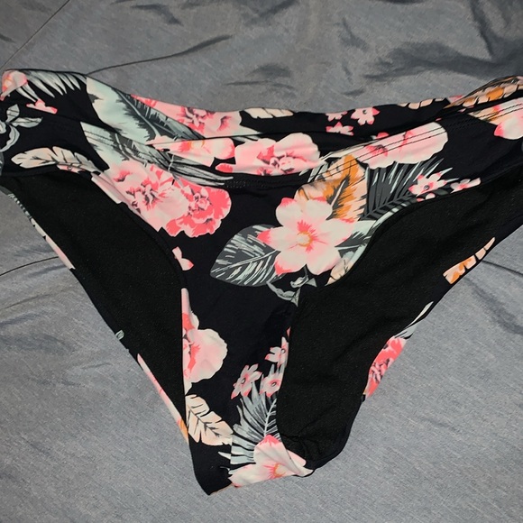 Arsene bikini SET, lightly used, good condition, top has the at back and front - Picture 3 of 4